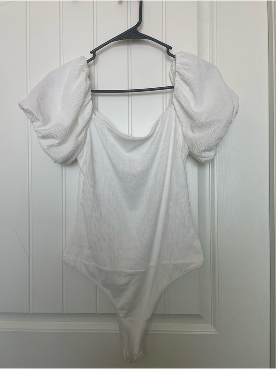 Francesca's Collections Tops - Francesca's Collections White Puff-Sleeve Square-Neck Bodysuit